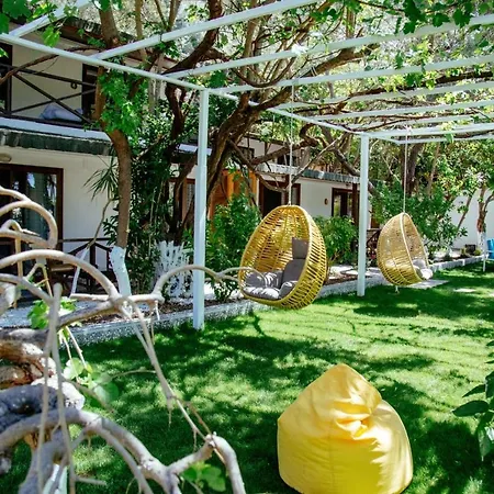 Lagoon Boutique Hotel *