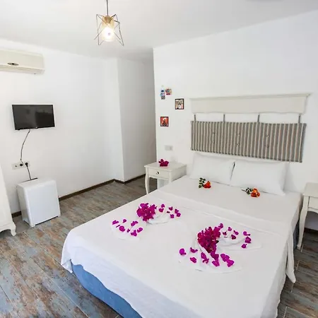 Lagoon Boutique Hotel *